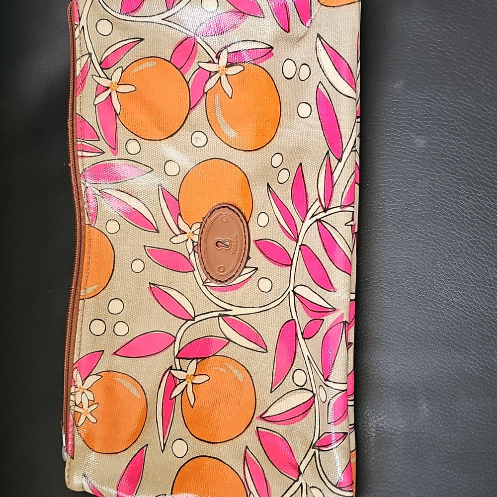 Fossil Key-Per Clutch